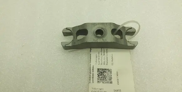 Volkswagen Golf VII Fuel Injector clamp holder 03L216