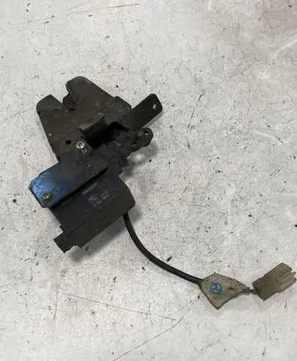 BMW 5 E34 Tailgate/trunk/boot lock/catch/latch 8120997 5124
