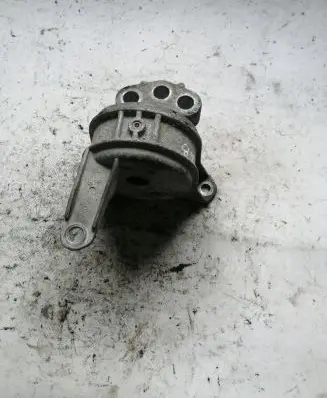 Opel Zafira B Engine mount bracket 90539246