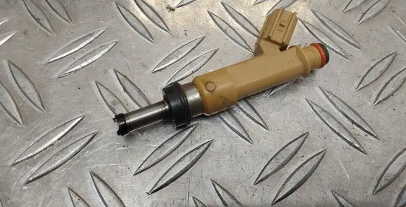 Toyota Prius+ (ZVW40) Fuel injector 232500T030