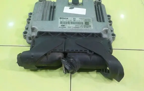 Hyundai i30 Engine control unit/module 391132A406