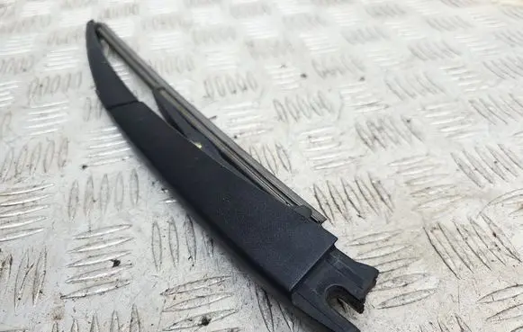 Rear wiper blade arm