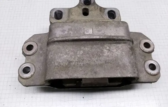 Skoda Octavia Mk2 (1Z) Gearbox mount 1K0199555