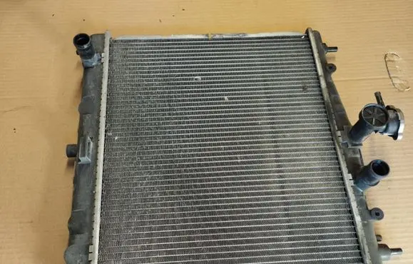 Nissan Note (E11) Coolant radiator
