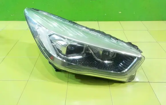 Ford Kuga II Headlight/headlamp 90156434
