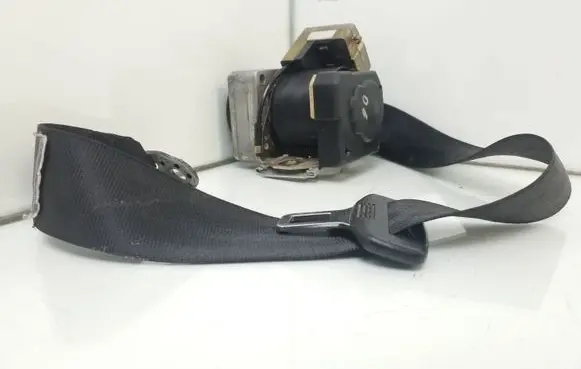 Volkswagen PASSAT B5 Rear seatbelt 193857737