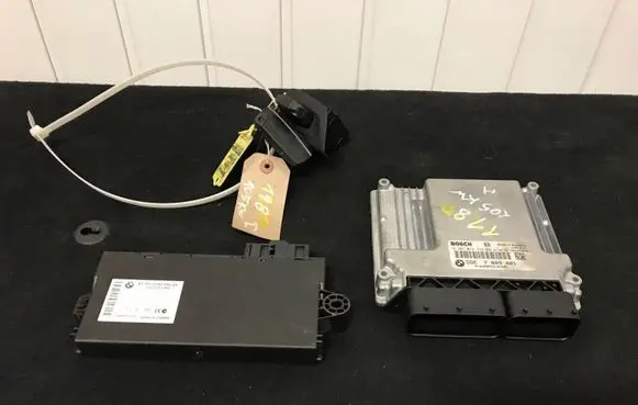 BMW 1 E81 E87 Engine ECU kit and lock set 0281014239 N47