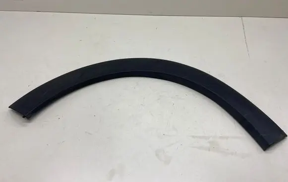 Rear fender molding trim