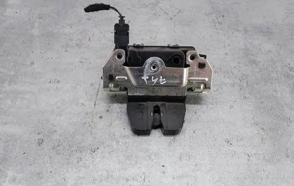 Opel Zafira B Tailgate lock latch 495058724
