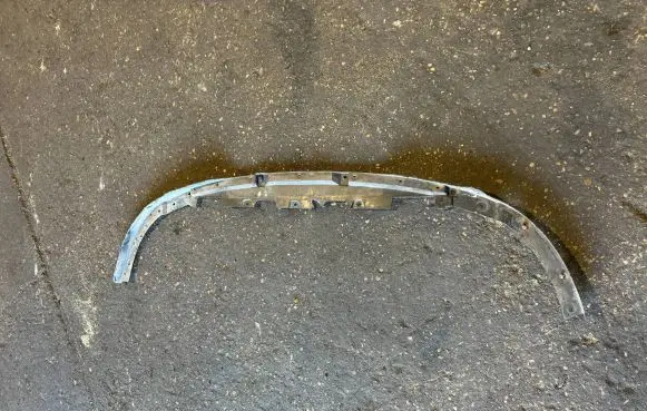 Front bumper lip