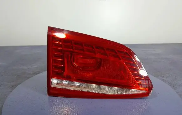 Volkswagen PASSAT B7 Rear/tail lights