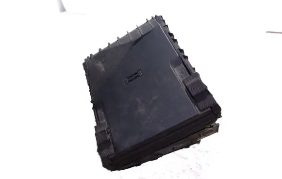 Volkswagen PASSAT B6 Fuse module 1K0937132F 3C0937125