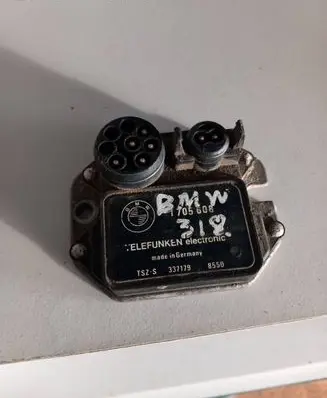 BMW 3 E30 Ignition amplifier control unit 1705608 337179 8550