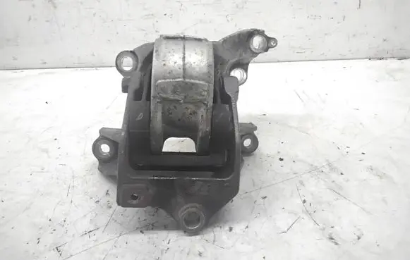 Honda FR-V Engine mount bracket