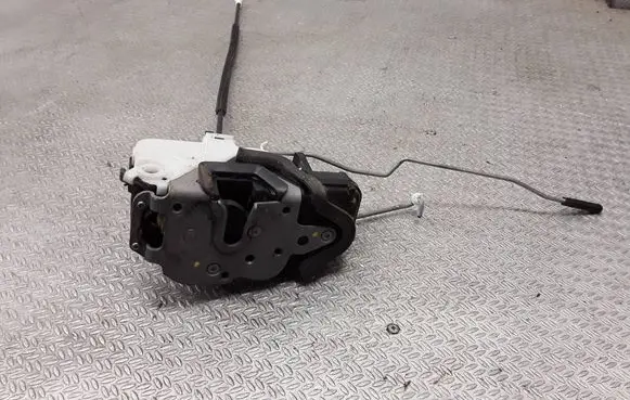 Opel Insignia A Front door lock