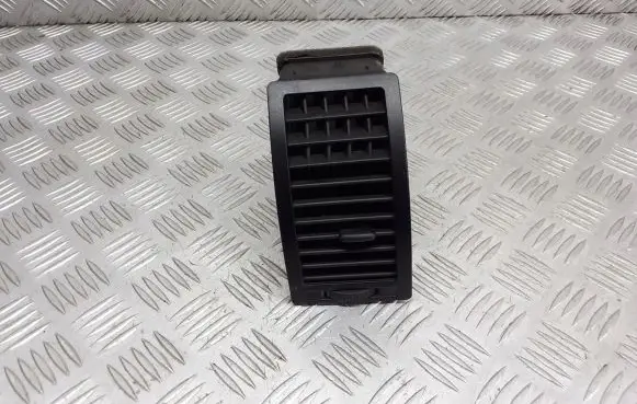 Volkswagen Polo IV 9N3 Dashboard air vent grill cover trim 6Q0819704