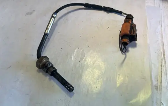 Audi A4 S4 B8 8K Exhaust gas temperature sensor 03L906088F