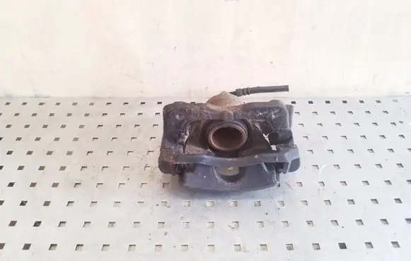 Honda CR-V Front brake caliper