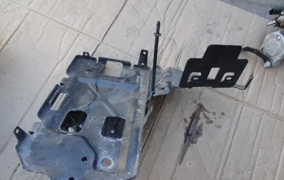 Opel Insignia B Battery box tray 84213689 84221669