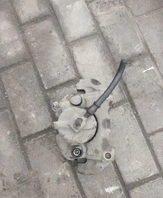 Opel Zafira A Front brake caliper
