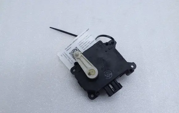 Mazda 3 I Air flap motor/actuator 8610000990