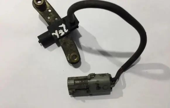Renault Twingo I Crankshaft position sensor 10175023