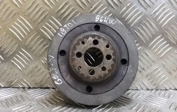 Volkswagen Golf IV Crankshaft pulley 038105243