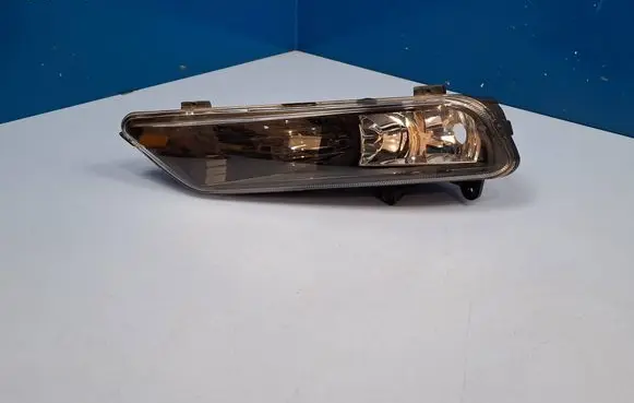 Volkswagen PASSAT B7 Front fog light 17662401