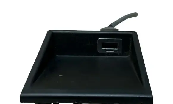 Volvo V40 USB socket connector 31306768 31307313