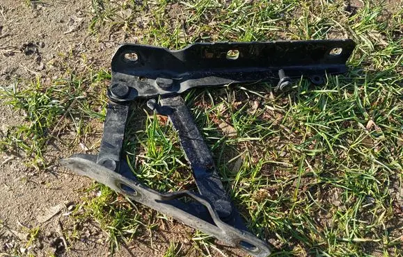 Tesla Model S Engine bonnet/hood hinges