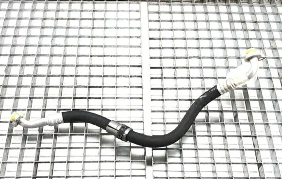 Volvo XC60 Air conditioning (A/C) pipe/hose 31497424