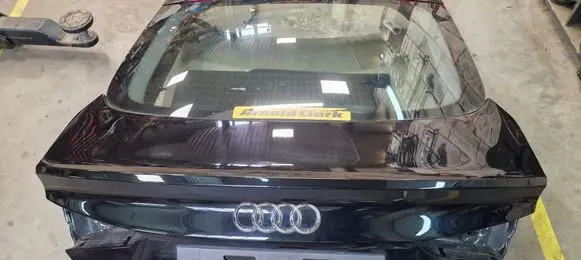 Audi A5 Tailgate/trunk/boot lid 8W8827025C