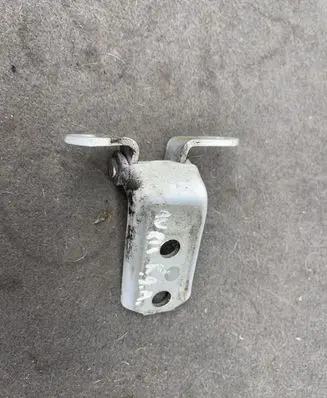 Toyota Auris E180 Rear door lower hinge