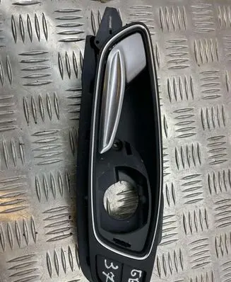Audi A1 Front door interior handle 8X0867443
