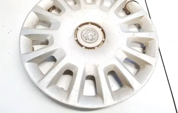 Mitsubishi Galant R14 wheel hub/cap/trim mb87086501 mb870865-01