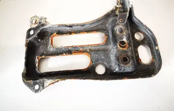 Battery bracket