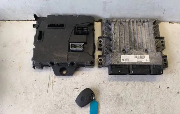 Renault Master III Engine ECU kit and lock set S180193133A 284B19799R 24111533