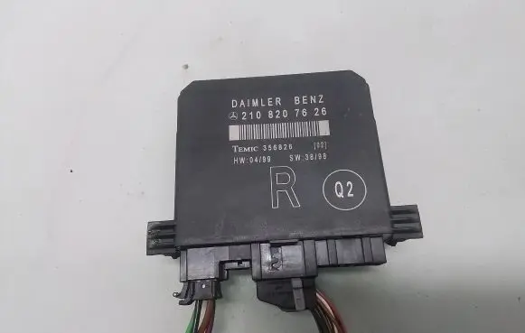 Mercedes-Benz E W210 Door control unit/module 2108207626
