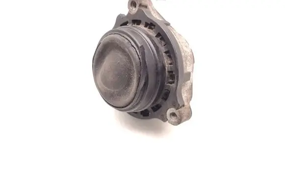 Engine mount bracket