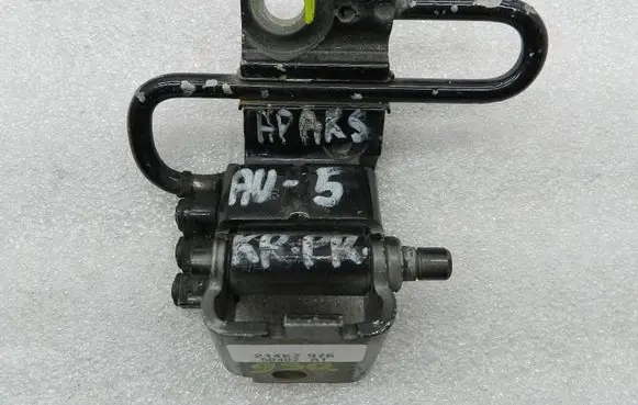 Audi A3 S3 8P Front door lower hinge 8E0831411 8E0831411E