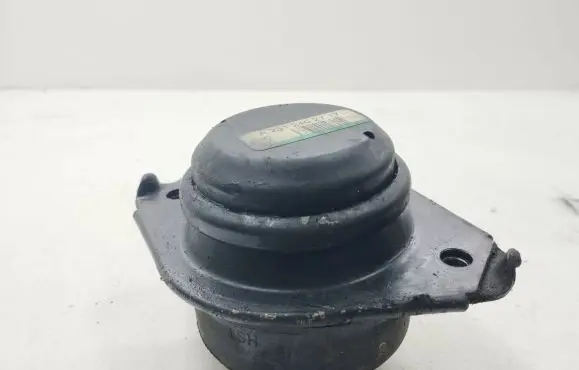 Mercedes-Benz R W251 Engine mount bracket A2512402717