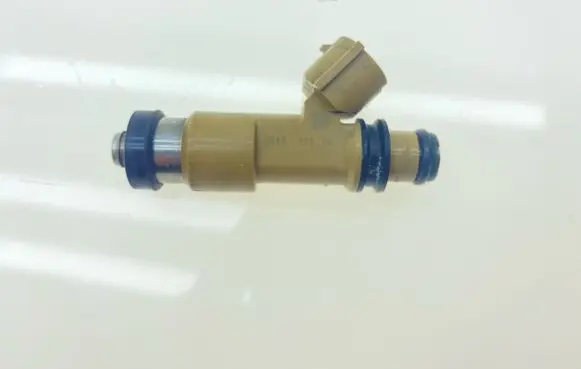 Subaru Legacy Fuel injector 16611AA68B 009072125 7APDM