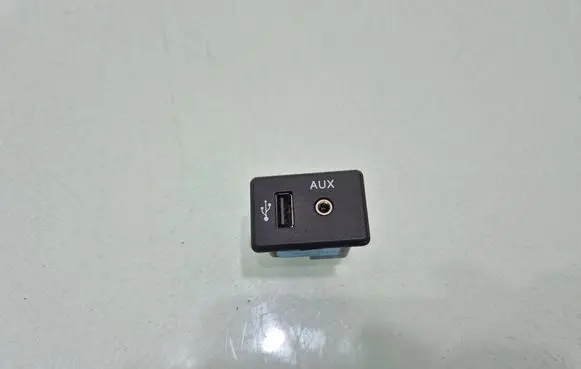 Nissan Murano Z52 USB socket connector 795405022