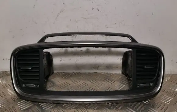 KIA Sorento Radio/GPS head unit trim 