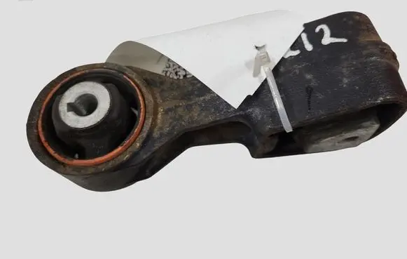 Peugeot 508 Engine mount bracket