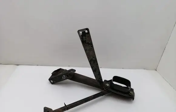 Audi A8 S8 D2 4D Engine mounting bracket