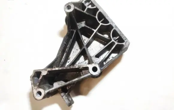 Skoda Fabia Mk1 (6Y) Engine mounting bracket 038199207p