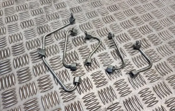Fuel injector supply line/pipe