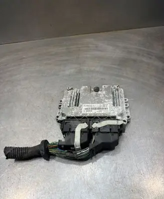 Ford Focus Engine control unit/module CV6112A650ANG CV6A12B684BB 0261S10163