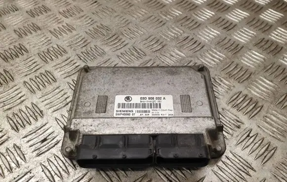 Skoda Fabia Mk1 (6Y) Engine control unit/module 03D906032A